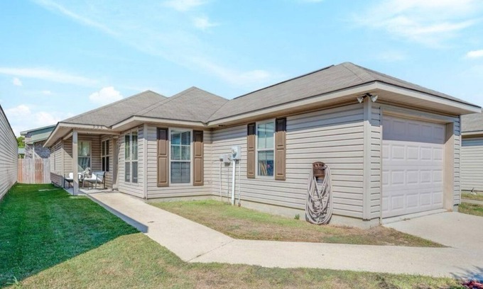 Broadmoor House | Cozy secluded retreat close to shopping!