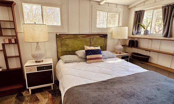 Harbert Cottage | Cozy Serene Cabin by Lake MI&Dunes Private Hot Tub