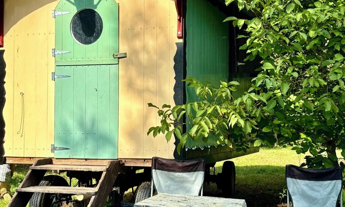Vojnic House | Cozy shepherd's hut in an edible landscape on a permaculture farm