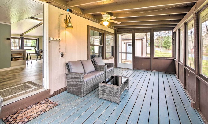 Sherrodsville House | Cozy Sherrodsville Home: Walk to Lake Atwood!