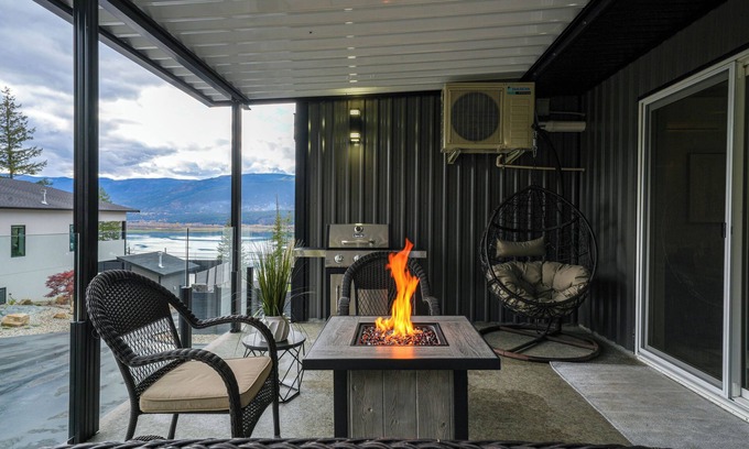 Salmon Arm House | Cozy Shuswap Lake getaway, family sized suite, 5 minutes to downtown Salmon Arm!