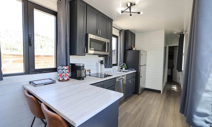 Orderville Apartment | Cozy Single Container Retreat | 25 min to Zion NP