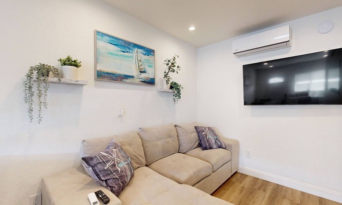 Santa Ana Heights House | Cozy, Single-Level Getaway with Fast WiFi, Kitchenette, & A/C - Dogs Welcome
