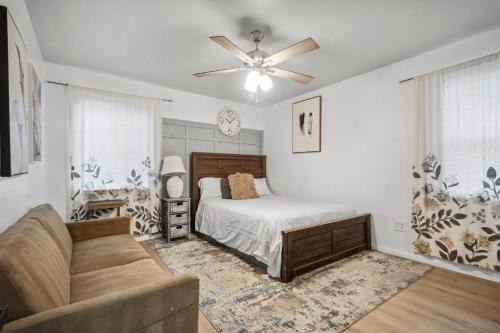 Lancaster House | Cozy single story 2 bdrm family home near the BLVD
