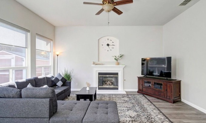 North Natomas House | Cozy Single Story Retreat Near Sac Downtown