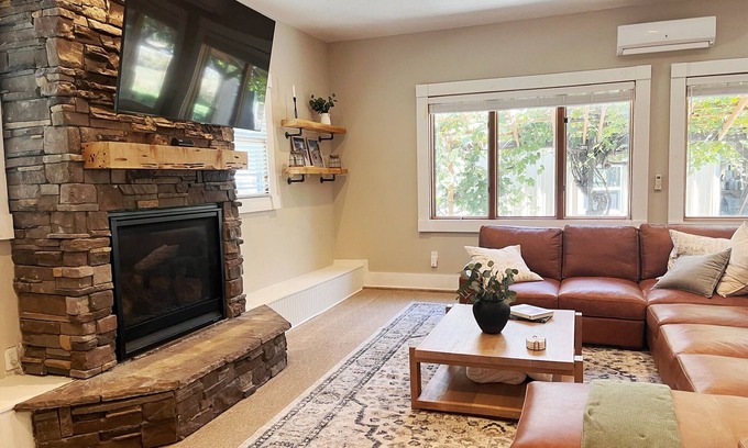 Mountain Green House | Cozy Ski Retreat w/HotTub and Majestic Views - Ski @ Park City, Powder or Basin