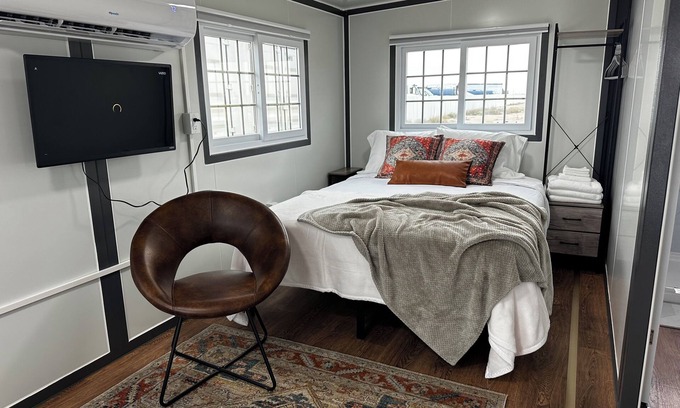 Monahans Apartment | Cozy Space, Expansive Feel: Very open BoxHouse, Monahans, TX