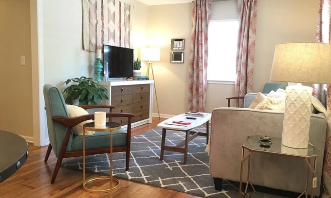 Kansas City Condo | Cozy Space Near from 39th St. & KU Hospital 5
