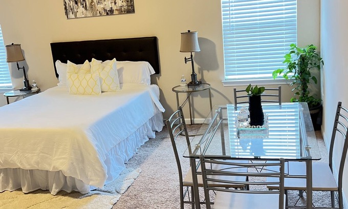 Lawrenceville Apartment | Cozy space with Self check-in and free Parking 🏡