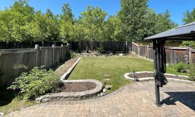 Pickering House | Cozy & Spacious 3 Bedroom House - Rose Vacation Home