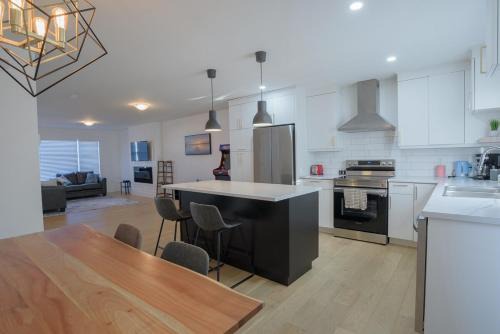 Moncton House | Cozy & Spacious 3BR Home in Moncton