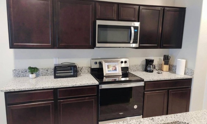 Tuscano House | Cozy, spacious 5 bedroom house