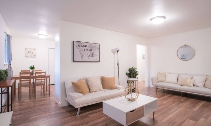 Parker Lane House | Cozy, Spacious 6B Home Near Everything in Austin