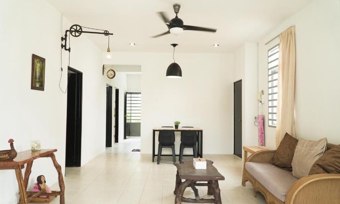 Gambang House | Cozy, Spacious, Air Cond UMP Gambang Homestay - The Pigeon Guest House