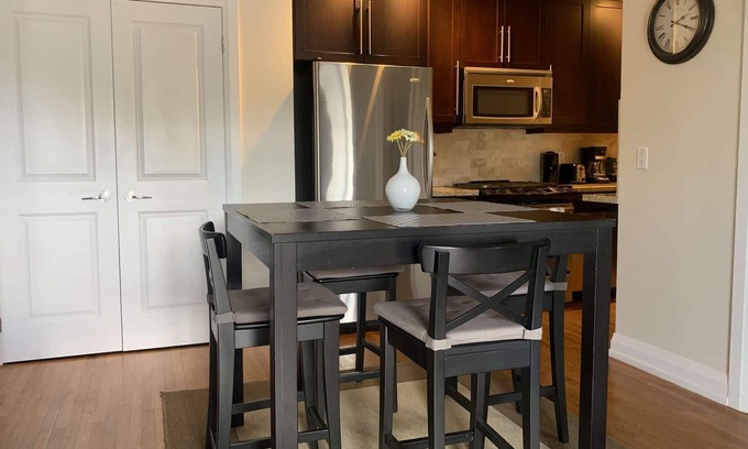 Midtown Toronto Apartment | Cozy & Spacious Comfortable Loft Suite + Free Parking