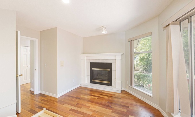 Queensborough House | Cozy Spacious Richmond Cabinet with Big private Vineyard