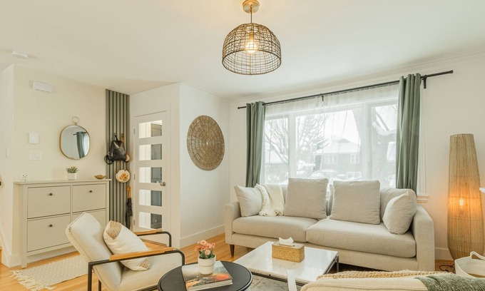 Mercier-Hochelaga-Maisonneuve House | Cozy split-level heritage home nestled in Montreal Island - 10 min walk to metro