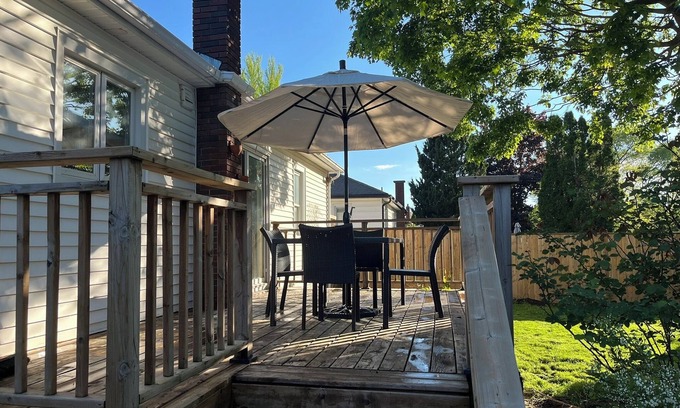 Port Weller West House | Cozy St. Catharines Bungalow: Your Home Away From Home in Niagara Region!