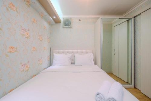 Jatinegara Apartment | Cozy Stay 2BR Bassura City Apartment By Travelio