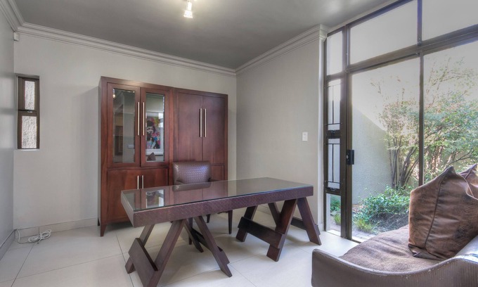 Sandown House | Cozy stay in the heart of Sandton, with a housecleaner at your disposal