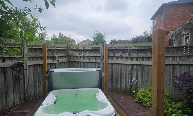 Vaughan Apartment | Cozy stay near Canada's Wonderland