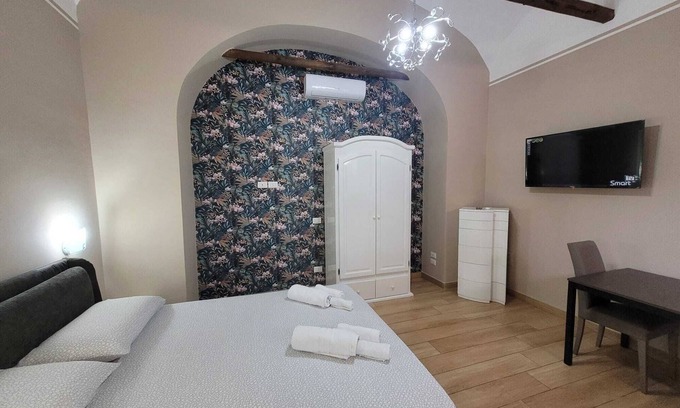 San Giorgio a Cremano Apartment | Cozy studio apartment with kitchen, air conditioning and private bathroom