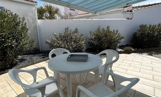 Noirmoutier-en-l'Ile Apartment | Cozy Studio with Mezzanine, 200m from Beach and Port in Noirmoutier-en-l'Île