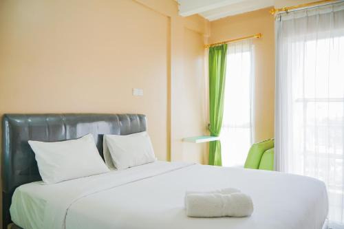Tangerang Apartment | Cozy Studio Apartment at Skylounge Tamansari near Soetta Airport By Travelio