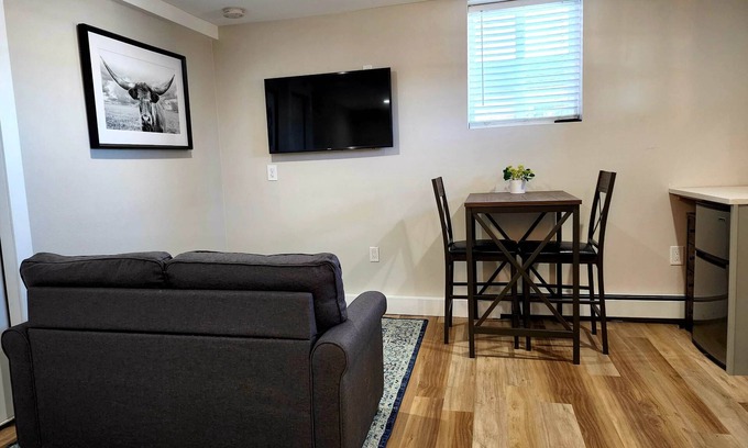 Applewood West Apartment | Cozy studio apartment at the base of South Table Mountain