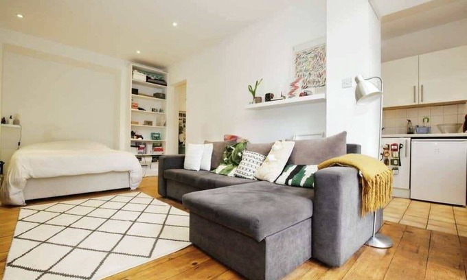 West Kensington Apartment | Cozy Studio Apartment in West London