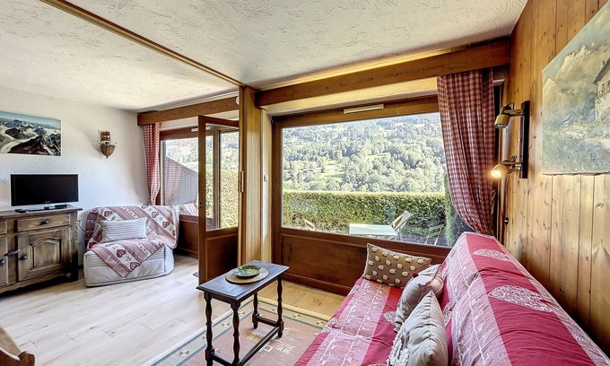 Demi-Quartier Apartment | Cozy Studio Cabin for 4 near Megève with Garden, Ski Locker, and Private Parking