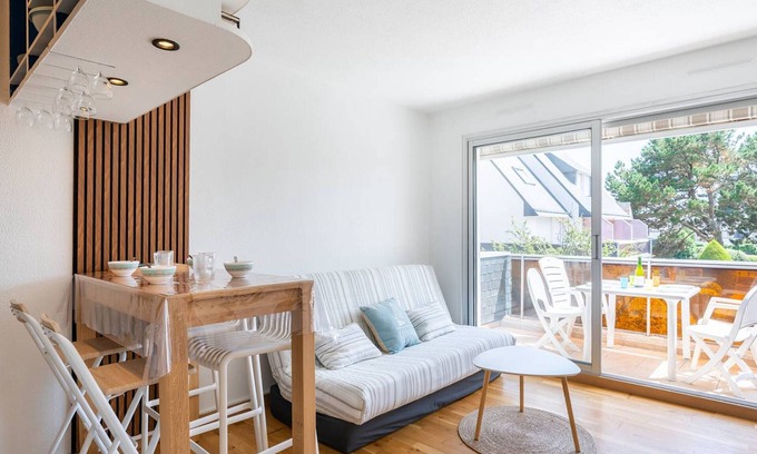 Carnac Apartment | Cozy Studio Cabine, 300m from Beach, Balcony, Wifi, Pet-Friendly, Sleeps 4
