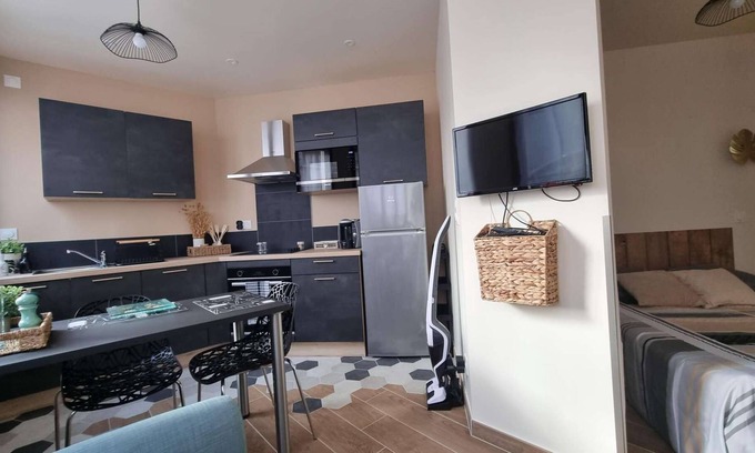 Chatel-Guyon Apartment | Cozy studio completely renovated - WIFI connection - Netflix - Ground floor
