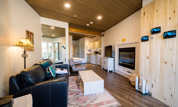 Purgatory Condo | Cozy Studio for 2 with Slope Views in Purgatory Village - Eolus 322