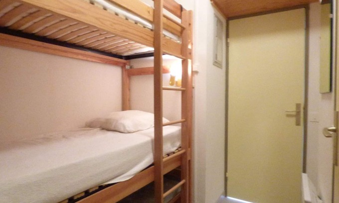 Arette Apartment | Cozy Studio for 4 near Pistes, Ski Locker, Free Parking, Balcony