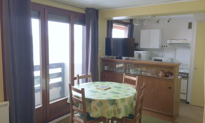 Gouaux-de-Larboust Apartment | Cozy Studio for 4 with Balcony and Mountain Views, Ski-In/Ski-Out
