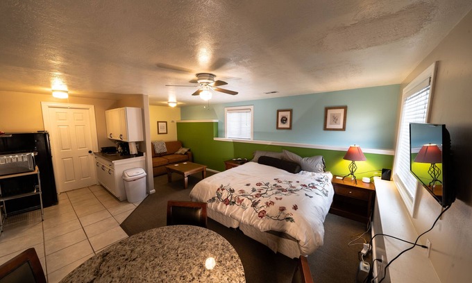 Bountiful Apartment | Cozy Studio (Fully-stocked) King-size Bed in Quiet Neighborhood