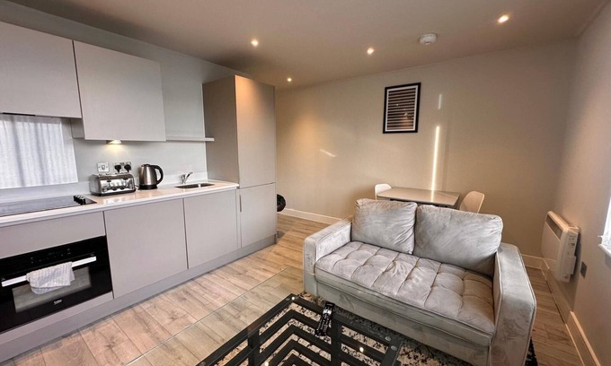 Bracknell Apartment | Cozy Studio in Bracknell with free Parking