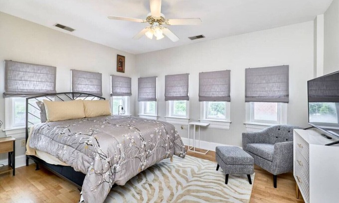 Grand Center Apartment | Cozy Studio in Grand Center, SLU, CWE