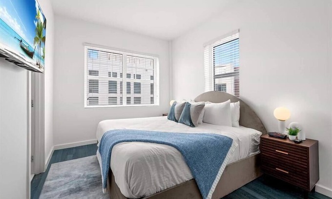 West Avenue Hotel | Cozy Studio in Historic South Beach | Heating & Free Toiletries