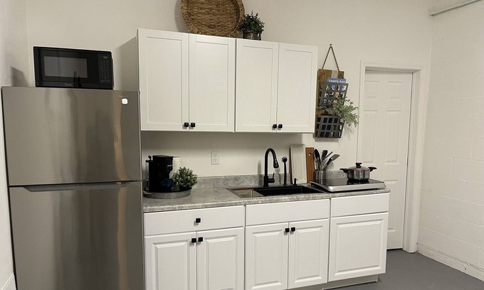 Carrollwood Apartment | Cozy Studio in Tampa Bay