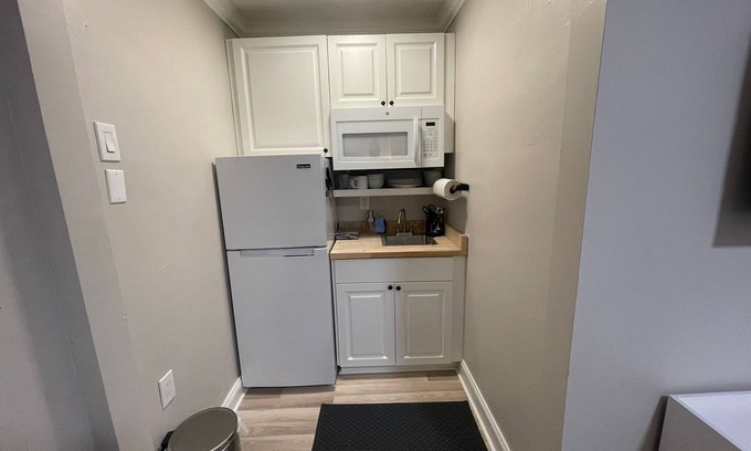 Poinsettia Heights Apartment | Cozy Studio Near Beach Comfy Bed