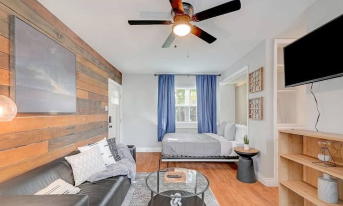 Mahncke Park Apartment | Cozy! Studio near DT Ft.Sam UIW Trinity Pearl (#G)