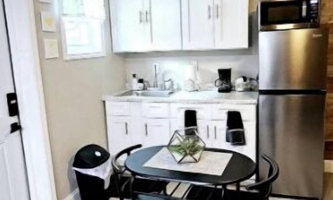 Bearss Plaza House | Cozy studio