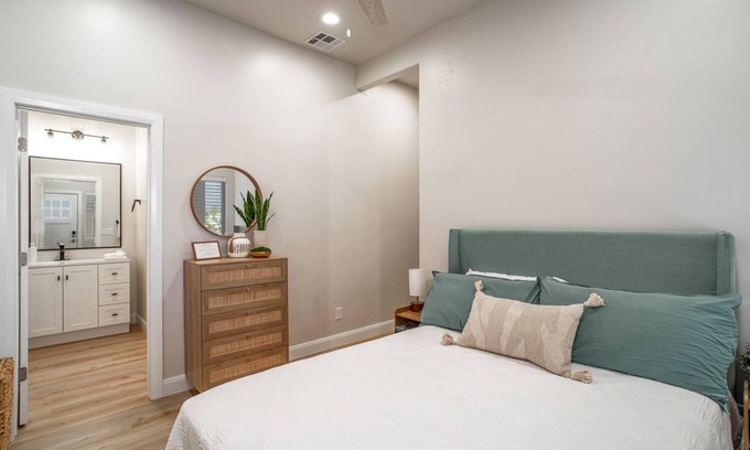 Hurricane Apartment | Cozy studio with AC, TV, WiFi near scenic Sand Hollow Lake/Park in Hurricane UT