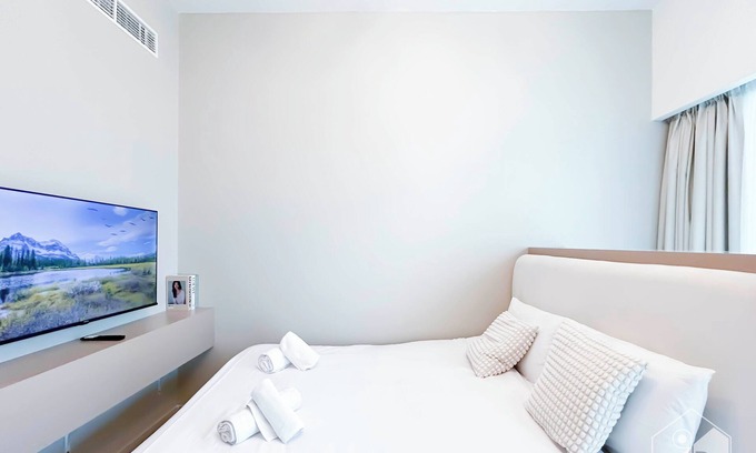 Jadaf Apartment | Cozy Studio with Balcony & Stunning Views