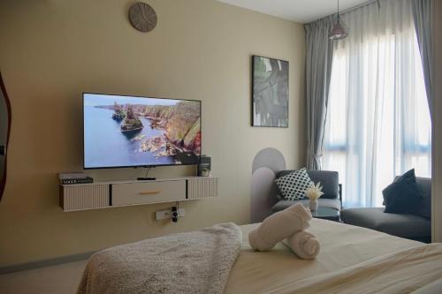 Downtown George Town Apartment | Cozy studio with Komtar view at 22 Macalisterz
