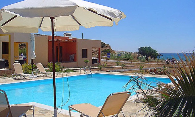 Vigla Apartment | Cozy studio with pool by the sea