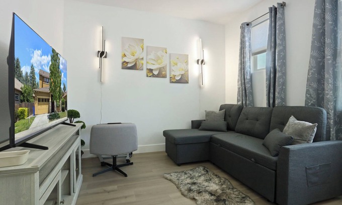 Tracy House | Cozy & Stylish 3BR Home | Perfect for Families