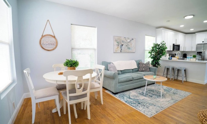 East Tampa House | Cozy Stylish Chic Home Ybor, DT Central Location